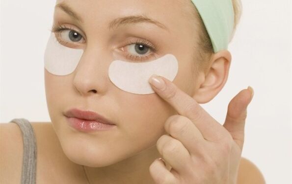 پیچ کا استعمال کرتے ہوئے آنکھوں کے گرد جلد کی بحالی