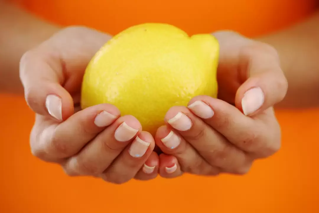 جلد کی تجدید کے لیے لیموں